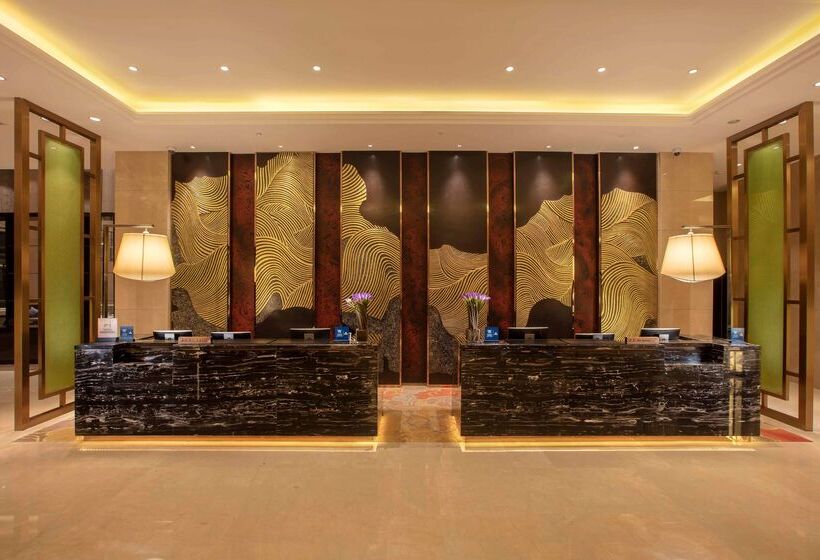 Otel Hilton Wuhan Riverside