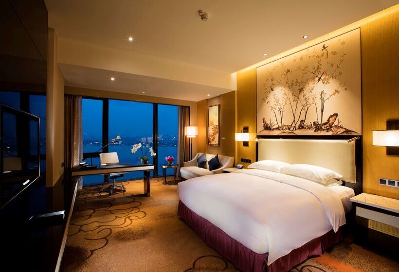 Otel Hilton Wuhan Riverside