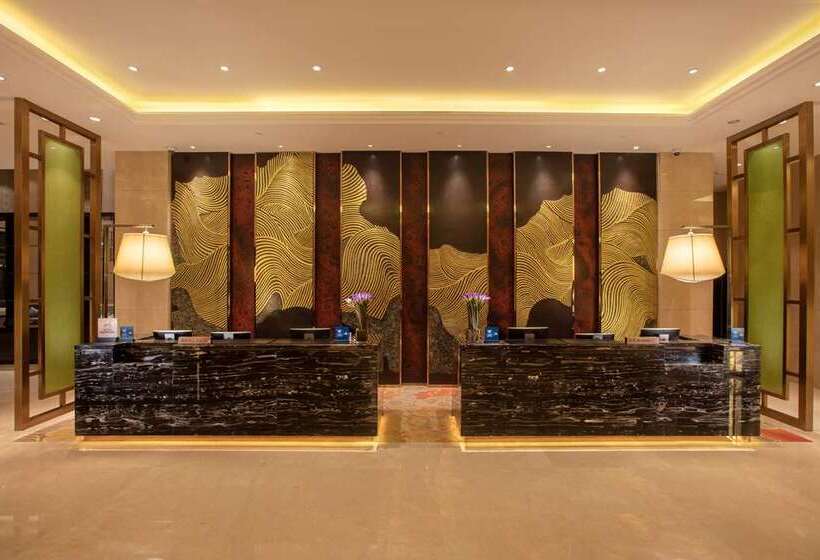 Otel Hilton Wuhan Riverside