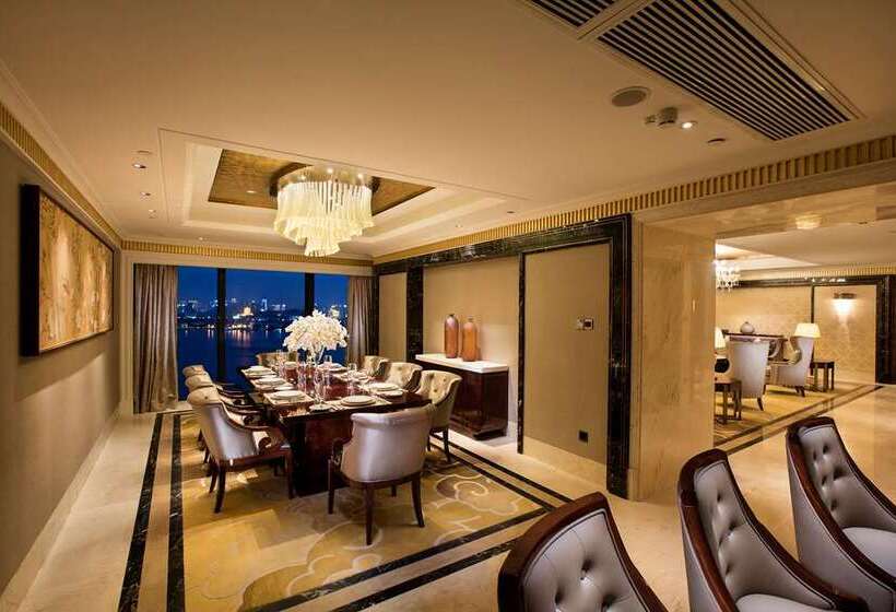Otel Hilton Wuhan Riverside