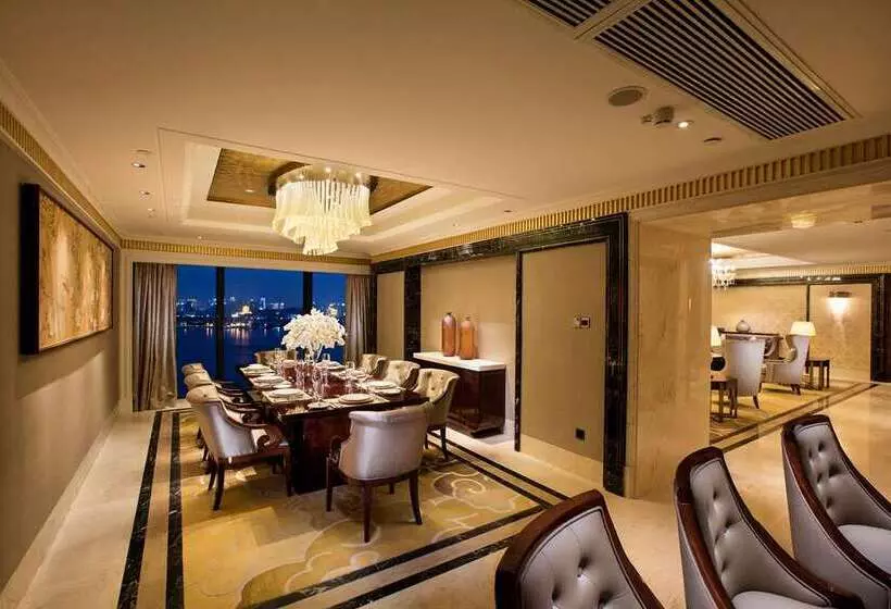 Hotel Hilton Wuhan Riverside