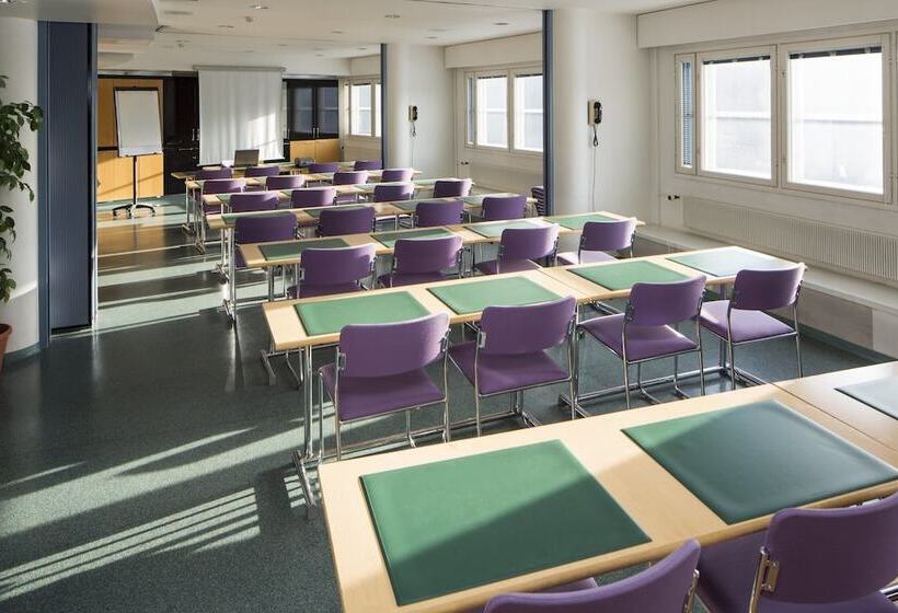 هتل Holiday Club Kuusamon Tropiikki