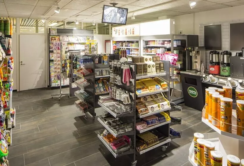 هتل Holiday Club Kuusamon Tropiikki