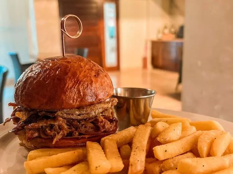 هتل The Resort At Marble Hill