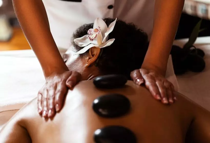 هتل The Resort At Marble Hill