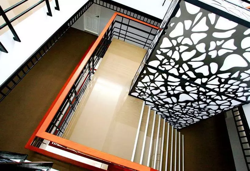 هتل Prasurt Place