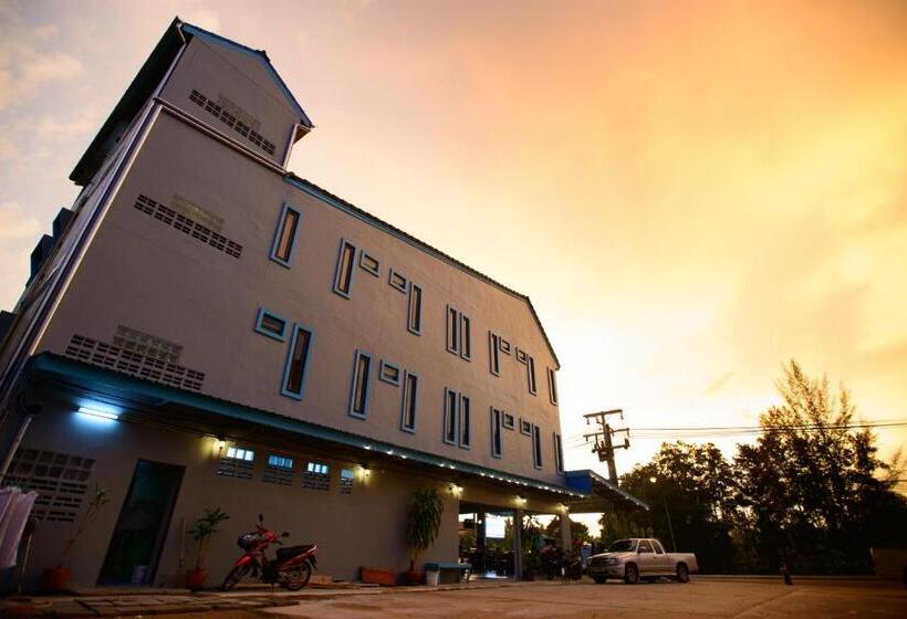 酒店 Seabox Khaolak Hostel