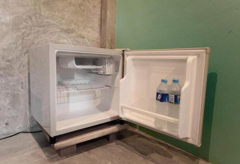 酒店 Seabox Khaolak Hostel