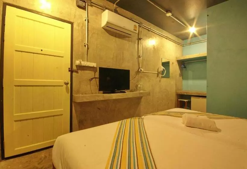 Hotel Seabox Khaolak Hostel