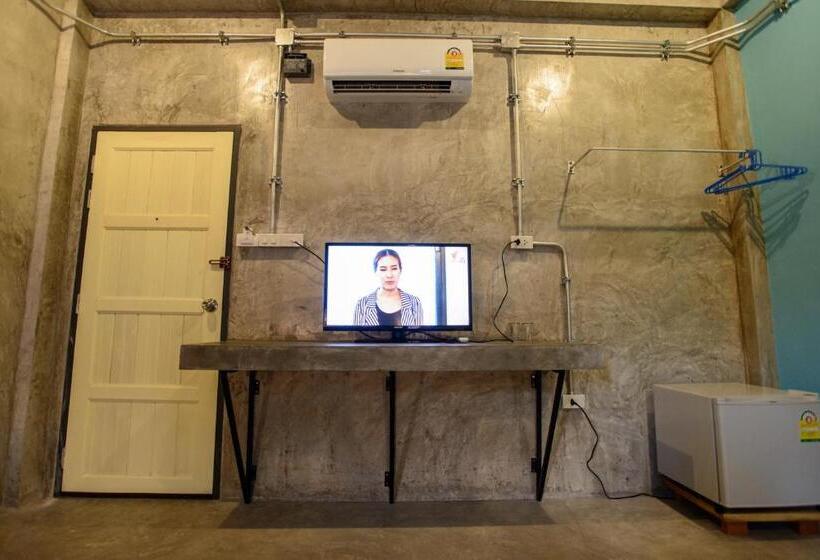 酒店 Seabox Khaolak Hostel