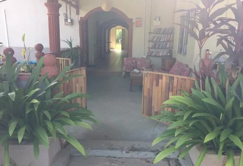 مُتل Bohok Guest House