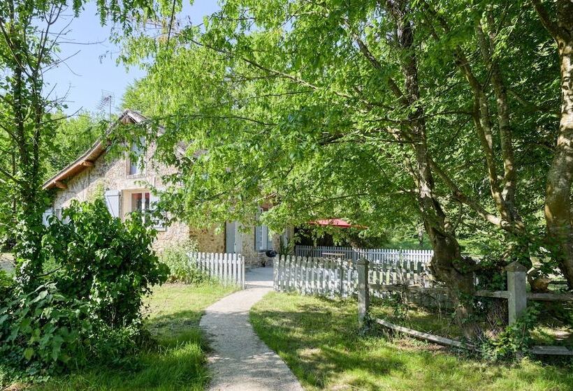 צימר Le Petit Château De Barbizon Au Bois Du Mée