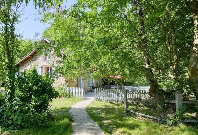 Aamiaismajoitus (B&B) Le Petit Château De Barbizon Au Bois Du Mée