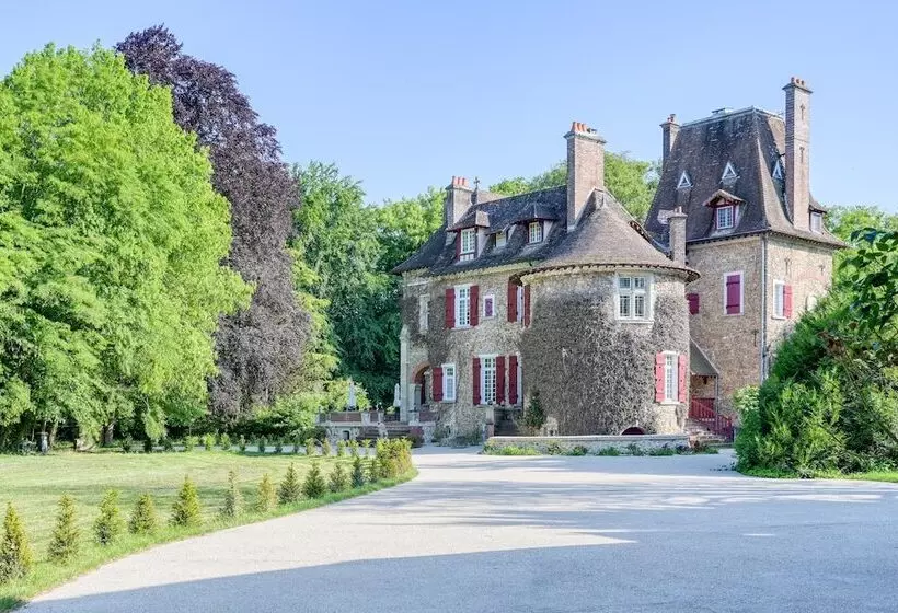 Aamiaismajoitus (B&B) Le Petit Château De Barbizon Au Bois Du Mée