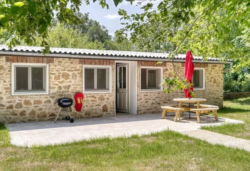 Aamiaismajoitus (B&B) Le Petit Château De Barbizon Au Bois Du Mée