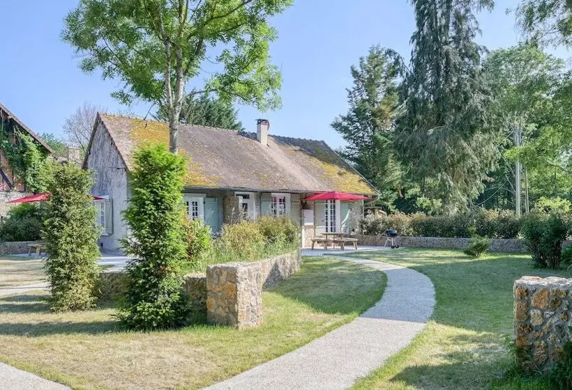 Aamiaismajoitus (B&B) Le Petit Château De Barbizon Au Bois Du Mée