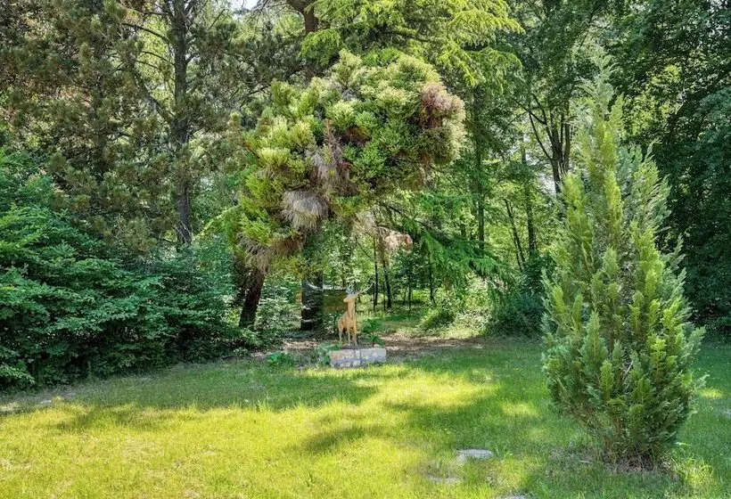 Aamiaismajoitus (B&B) Le Petit Château De Barbizon Au Bois Du Mée