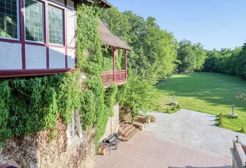 Aamiaismajoitus (B&B) Le Petit Château De Barbizon Au Bois Du Mée
