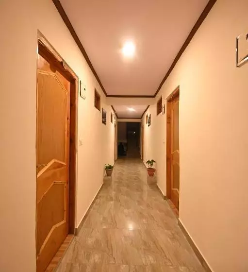 ホテル Krishana Cottage By Nirvana Hills A Pure Veg 86290    57745