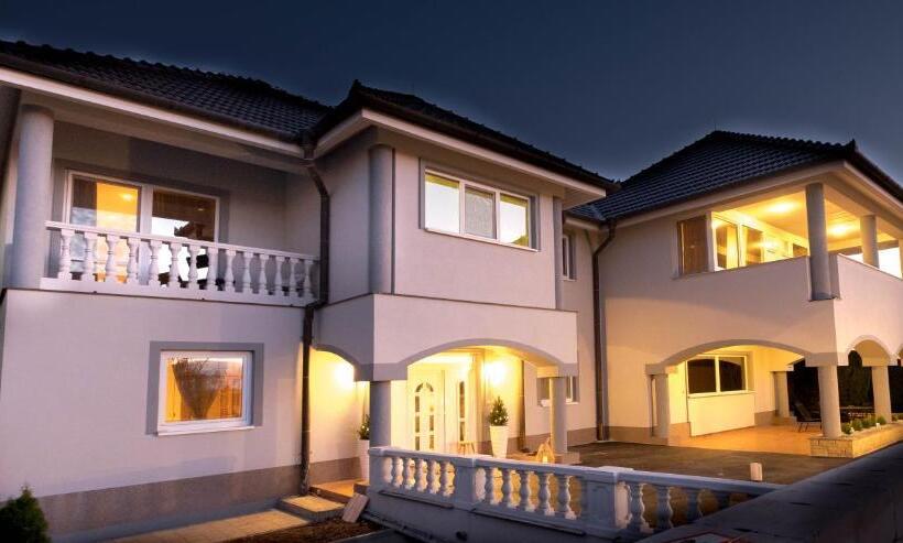 بنسيون Vila24 Levice