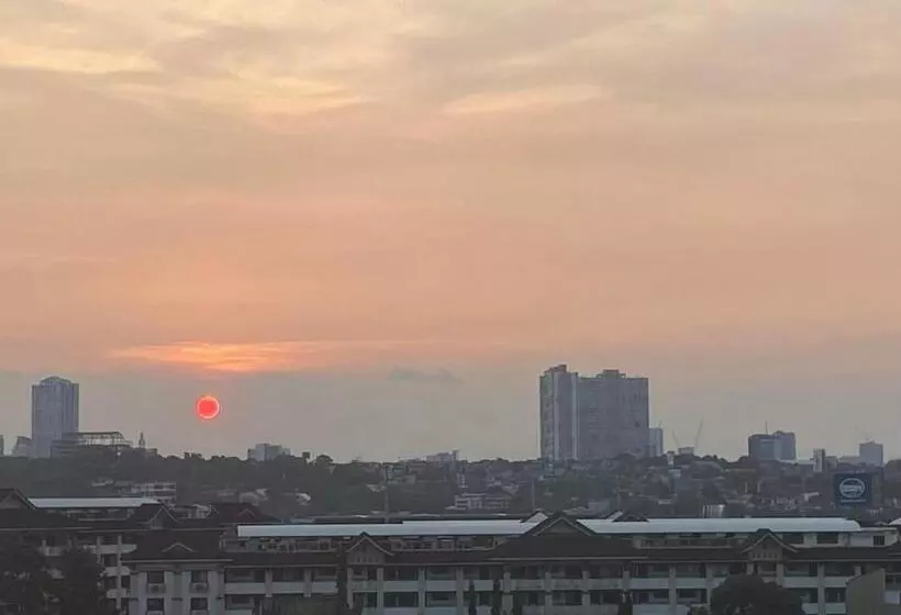 ユースホステル Staycation @bali Oasis 2  2br Unit With Sunset View