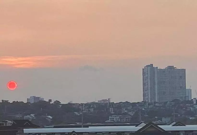 ユースホステル Staycation @bali Oasis 2  2br Unit With Sunset View