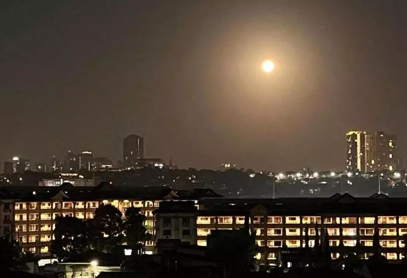 ユースホステル Staycation @bali Oasis 2  2br Unit With Sunset View