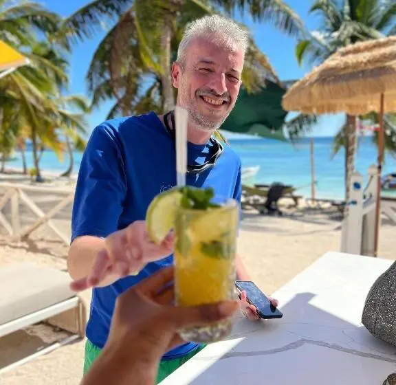 ベッドアンドブレックファースト Casa Rosada Beach Front