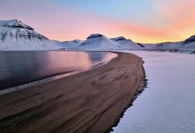 پانسیون Fisherman Guesthouse Flateyri