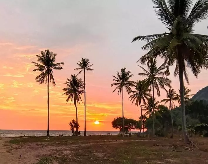 リゾートホテル Lucky Bungalows Koh Mook