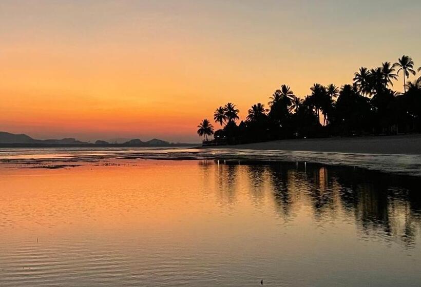 リゾートホテル Lucky Bungalows Koh Mook