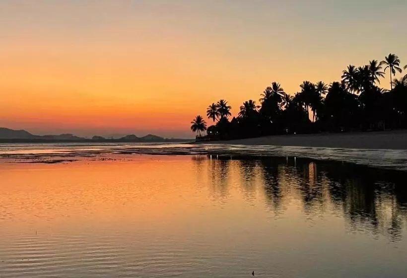 リゾートホテル Lucky Bungalows Koh Mook