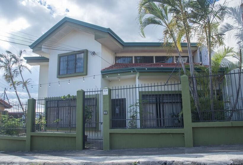 هاستل Las Carmelas, Airport Juan Santamaría, Alajuela, San José