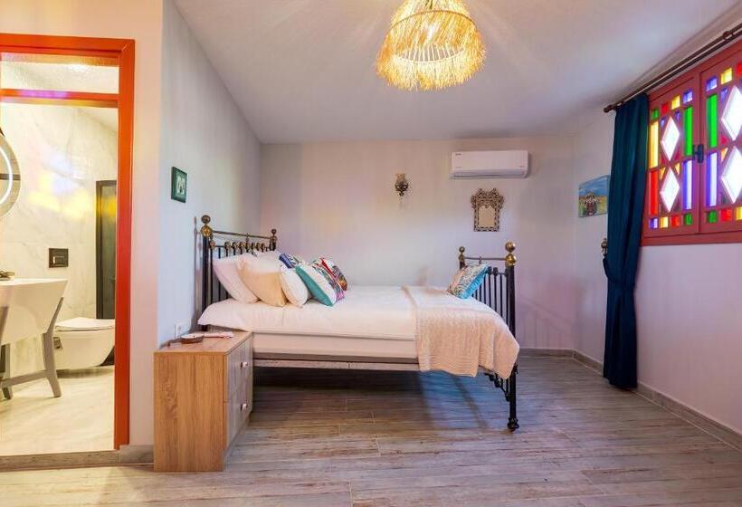 هتل Anda Beach Bistro & Rooms