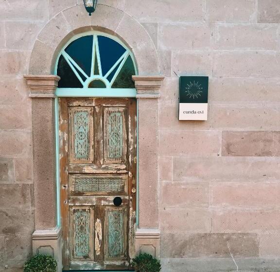 هتل Anda Beach Bistro & Rooms