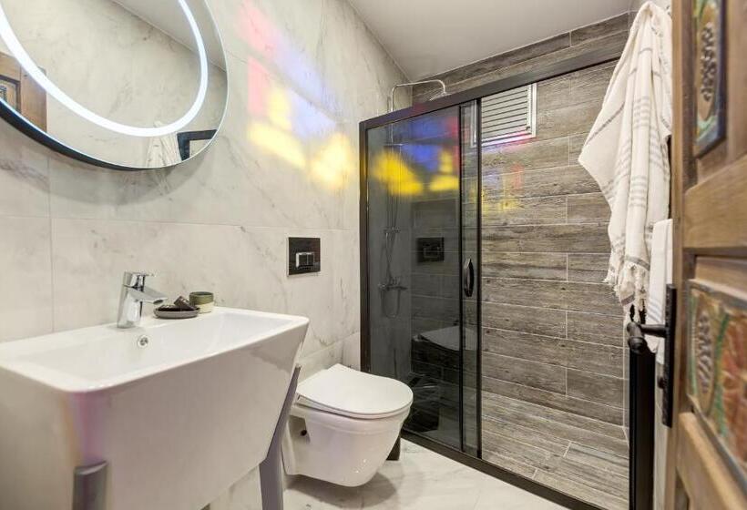 هتل Anda Beach Bistro & Rooms