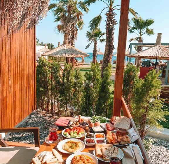 هتل Anda Beach Bistro & Rooms