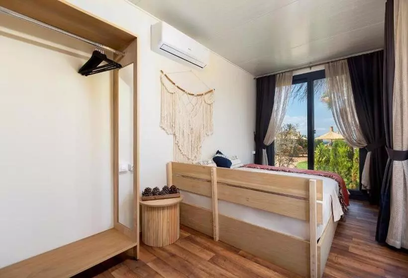 Hotelli Anda Beach Bistro & Rooms