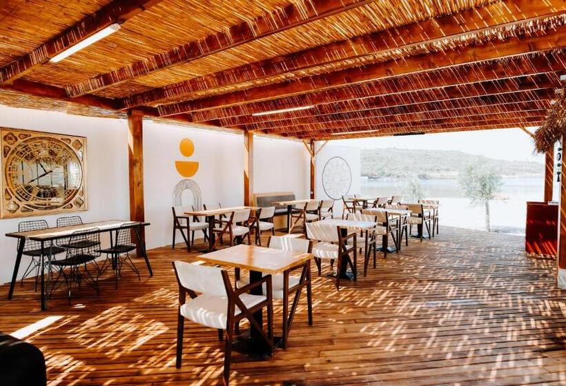 هتل Anda Beach Bistro & Rooms