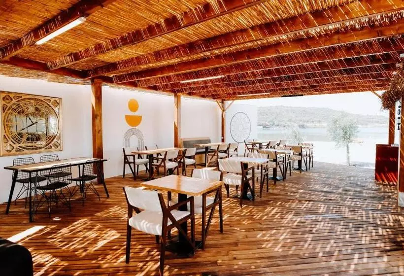 Hotelli Anda Beach Bistro & Rooms