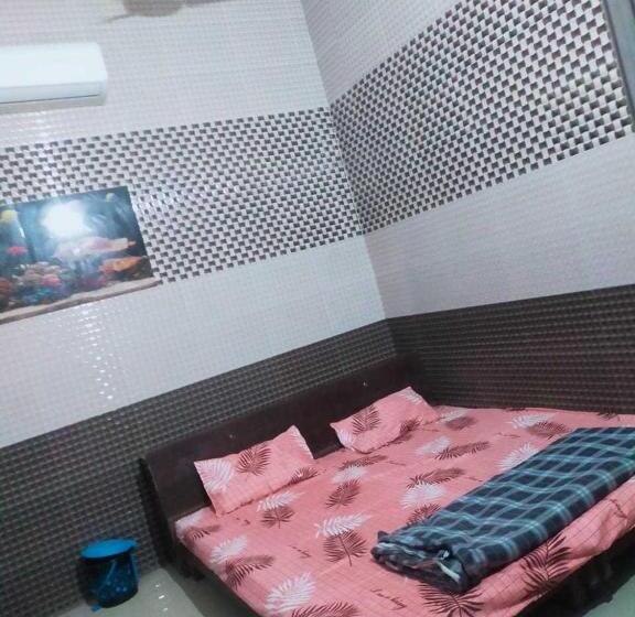 בית מלון כפרי Oyo 81088 Hr Guest House