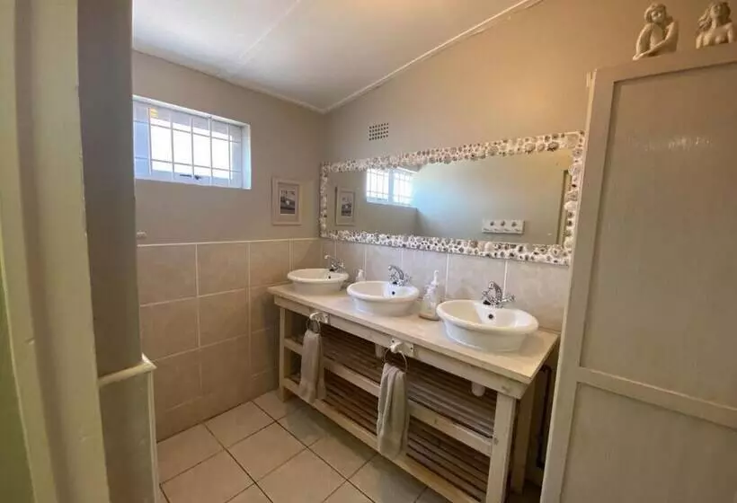 Majatalo Room In Guest Room   Cozy Crner Kitehouse