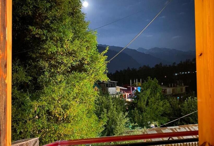 Bed and Breakfast Attic Monkey Cafe & Rooms