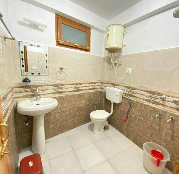 Bed and Breakfast Attic Monkey Cafe & Rooms