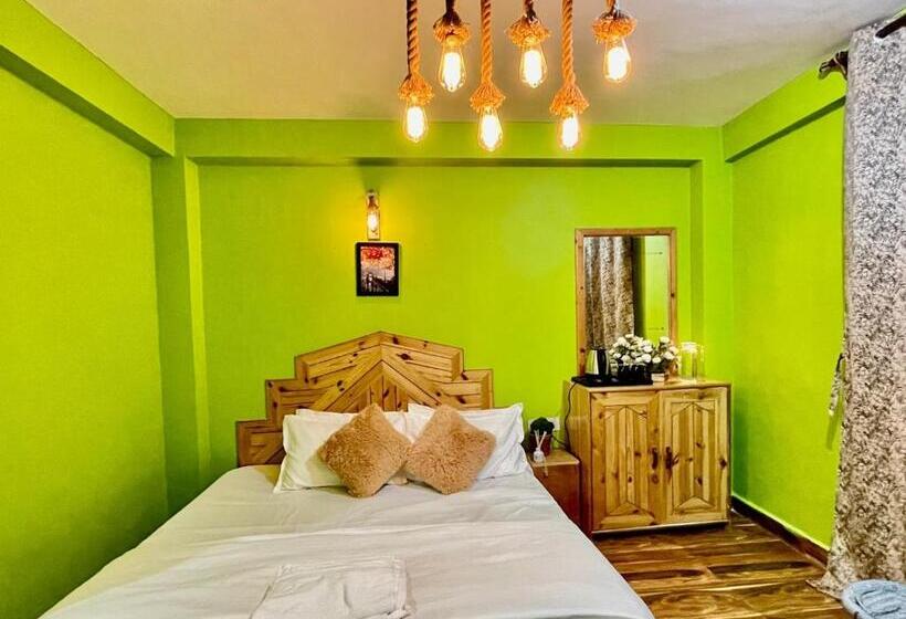 Bed and Breakfast Attic Monkey Cafe & Rooms