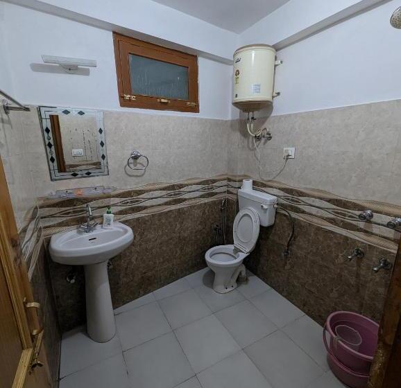 Bed and Breakfast Attic Monkey Cafe & Rooms