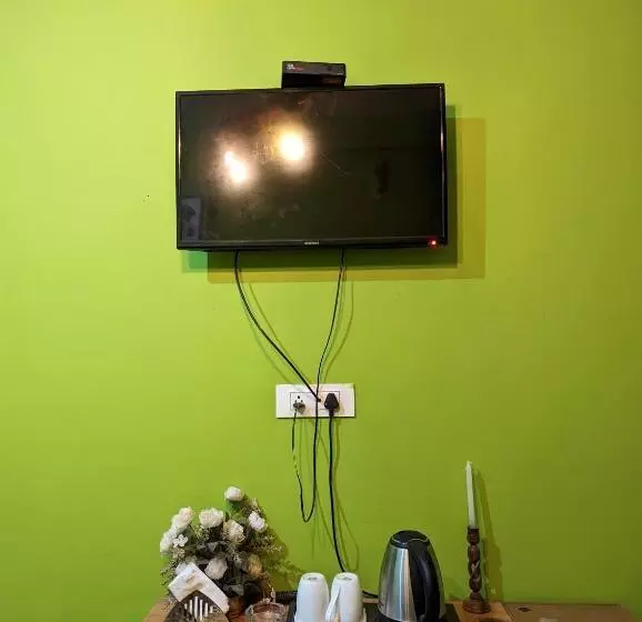 ベッドアンドブレックファースト Attic Monkey Cafe & Rooms