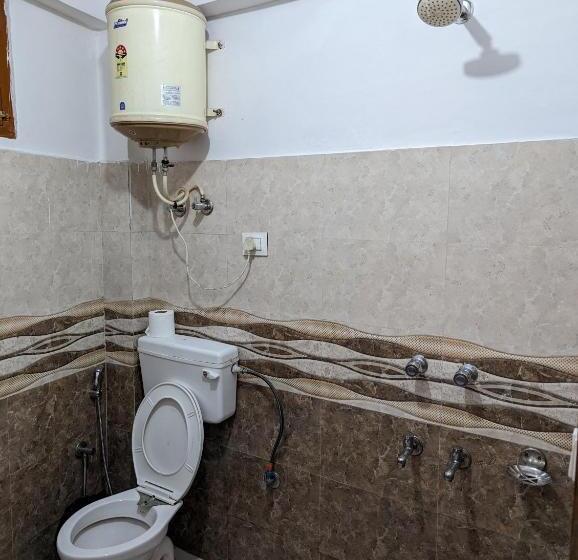 Bed and Breakfast Attic Monkey Cafe & Rooms