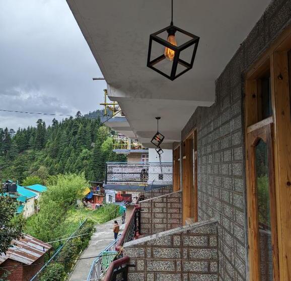 Bed and Breakfast Attic Monkey Cafe & Rooms