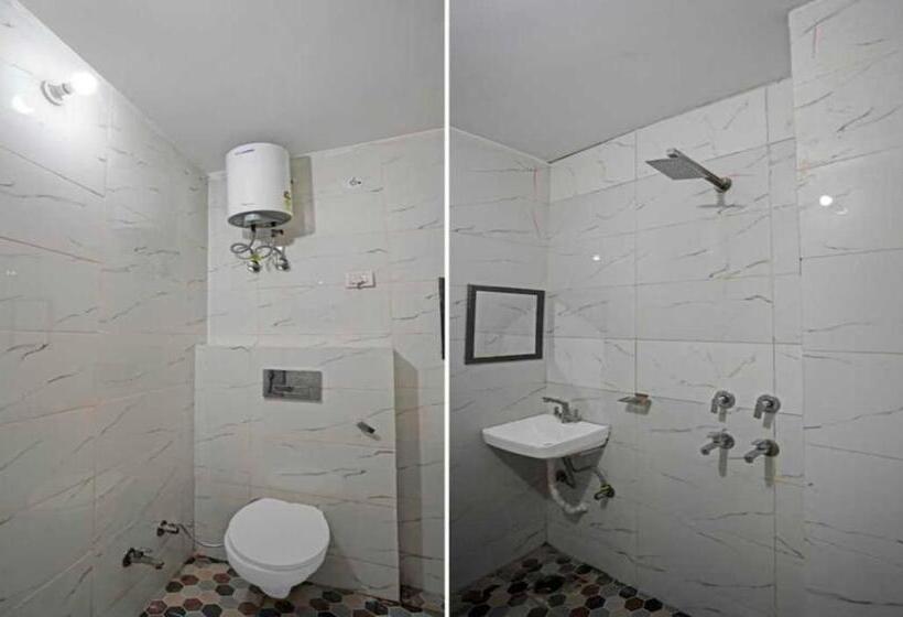 Hotel Oyo 81020 Royal Orbit